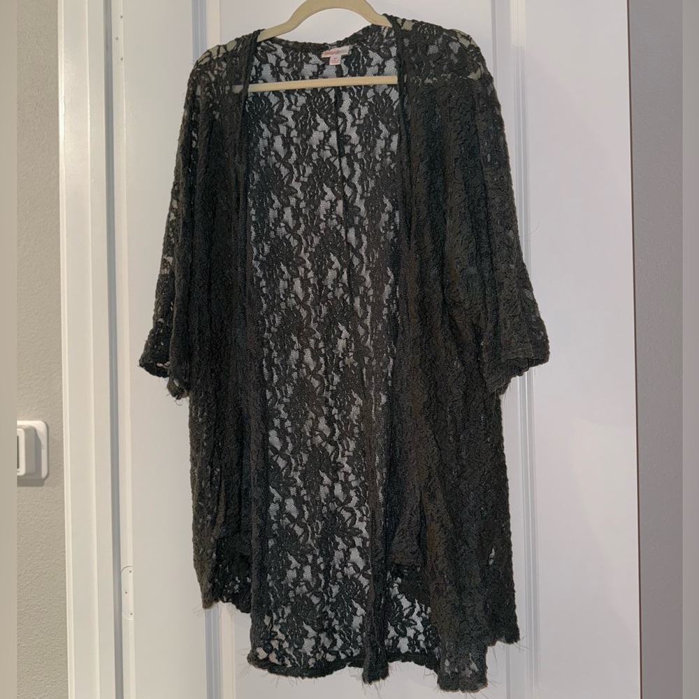 LuLaRoe Medium Lindsey Olive Green Lace Overlay Kimono